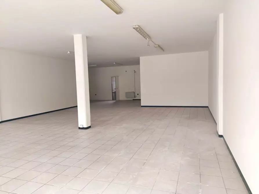 Immagine 4 di Negozio in vendita  in Via Dante Alighieri a Pontelongo