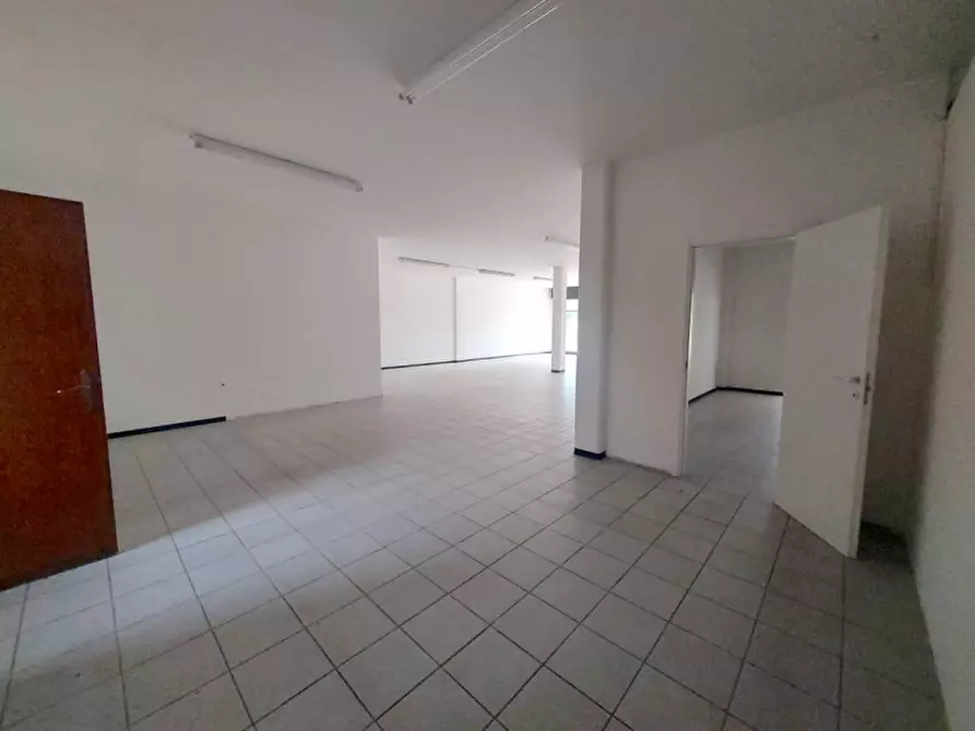 Immagine 5 di Negozio in vendita  in Via Dante Alighieri a Pontelongo