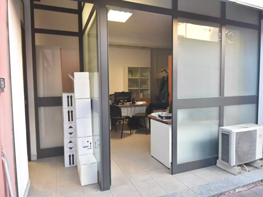 Immagine 1 di Magazzino in vendita  a Cagliari