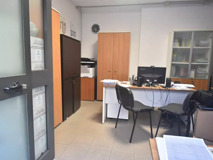 Immagine 3 di Magazzino in vendita  a Cagliari