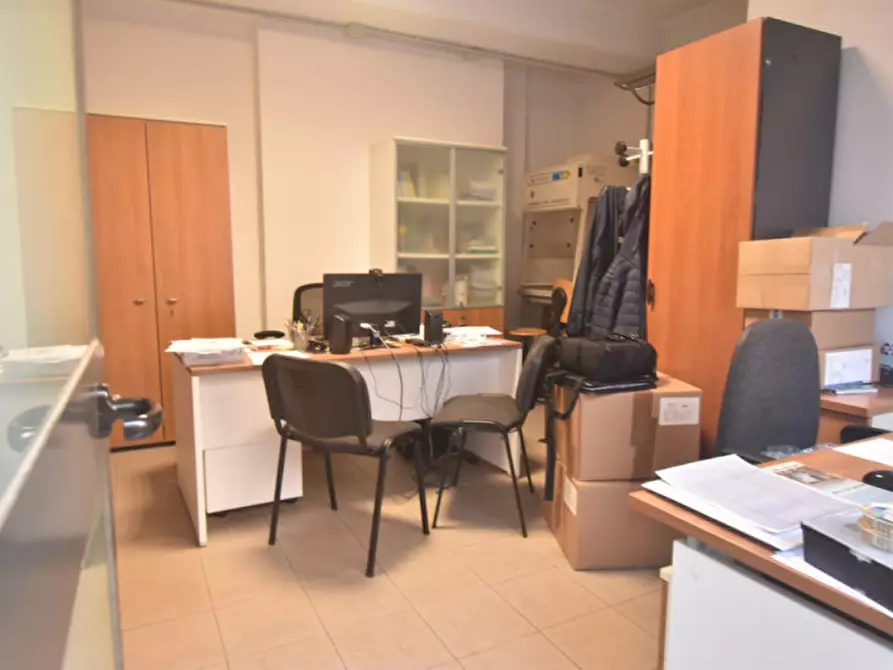 Immagine 4 di Magazzino in vendita  a Cagliari