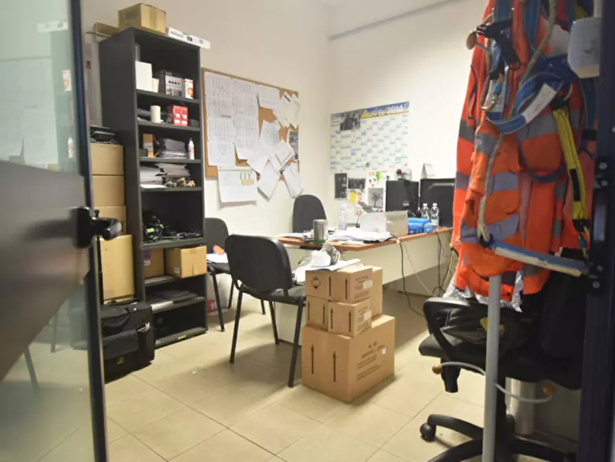 Immagine 7 di Magazzino in vendita  a Cagliari