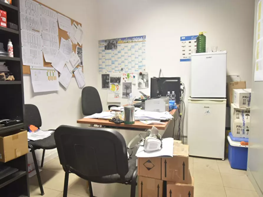 Immagine 8 di Magazzino in vendita  a Cagliari