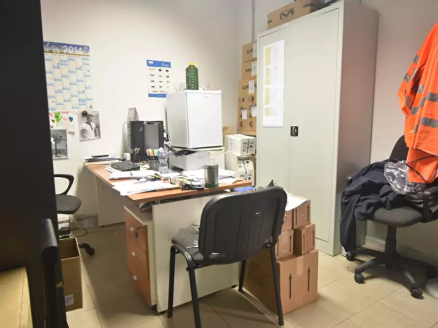 Immagine 9 di Magazzino in vendita  a Cagliari