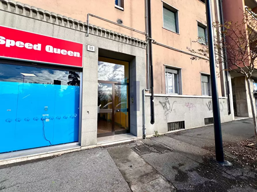 Immagine 33 di Appartamento in vendita  in Viale Del Piave 99 a Brescia