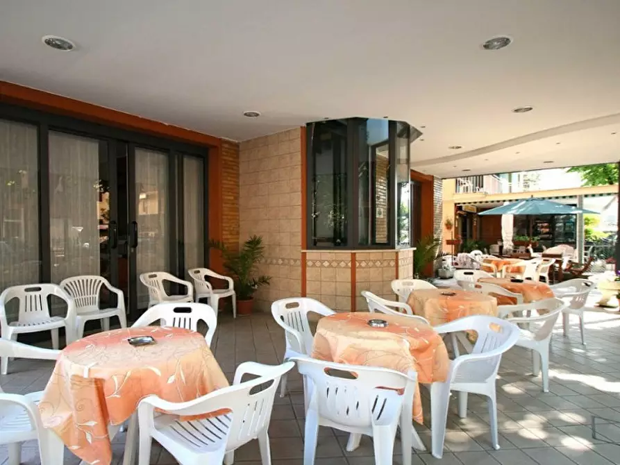 Immagine 2 di Hotel in vendita  in viale Lecce a Rimini