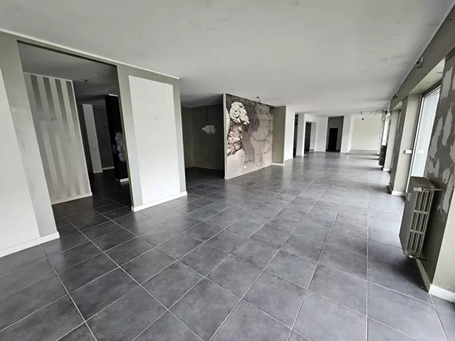 Immagine 1 di Negozio in affitto  in CORSO XXV APRILE 24 a Asti