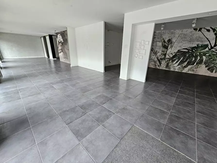 Immagine 2 di Negozio in affitto  in CORSO XXV APRILE 24 a Asti