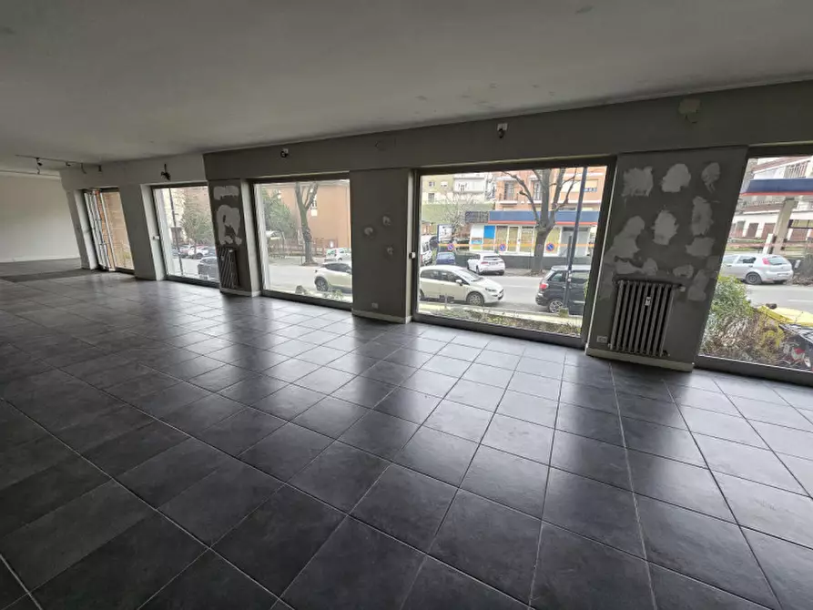 Immagine 3 di Negozio in affitto  in CORSO XXV APRILE 24 a Asti