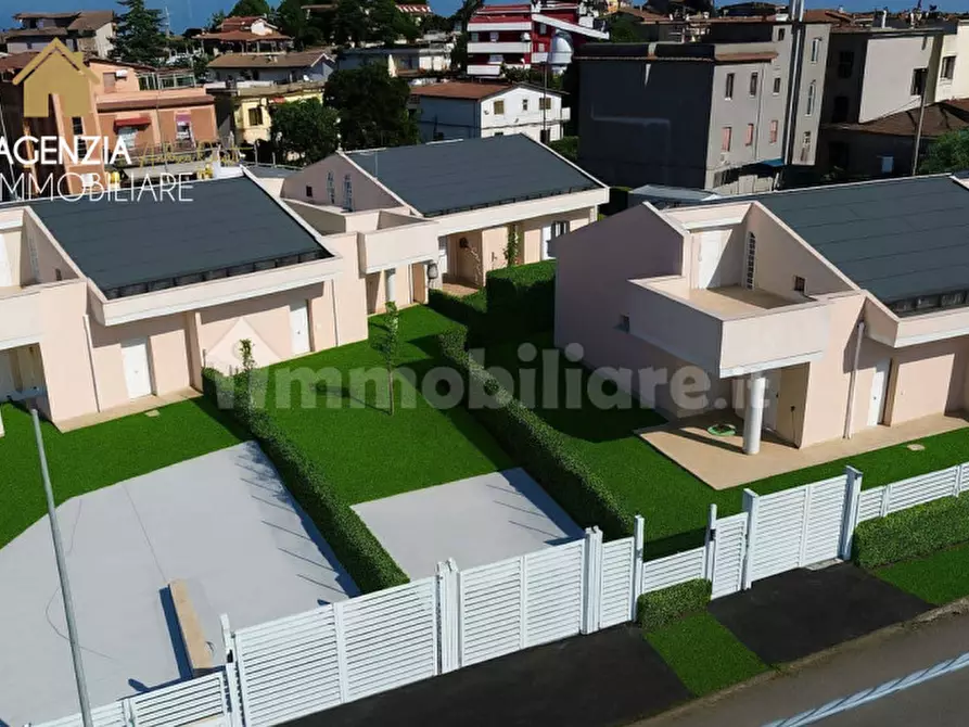 Immagine 14 di Villetta a schiera in vendita  in via nettunense a Aprilia