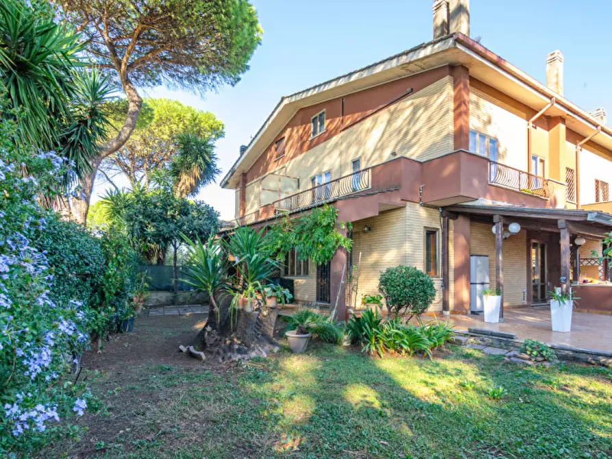 Immagine 1 di Villa in vendita  in Via Carlo Collodi 20 a Marino