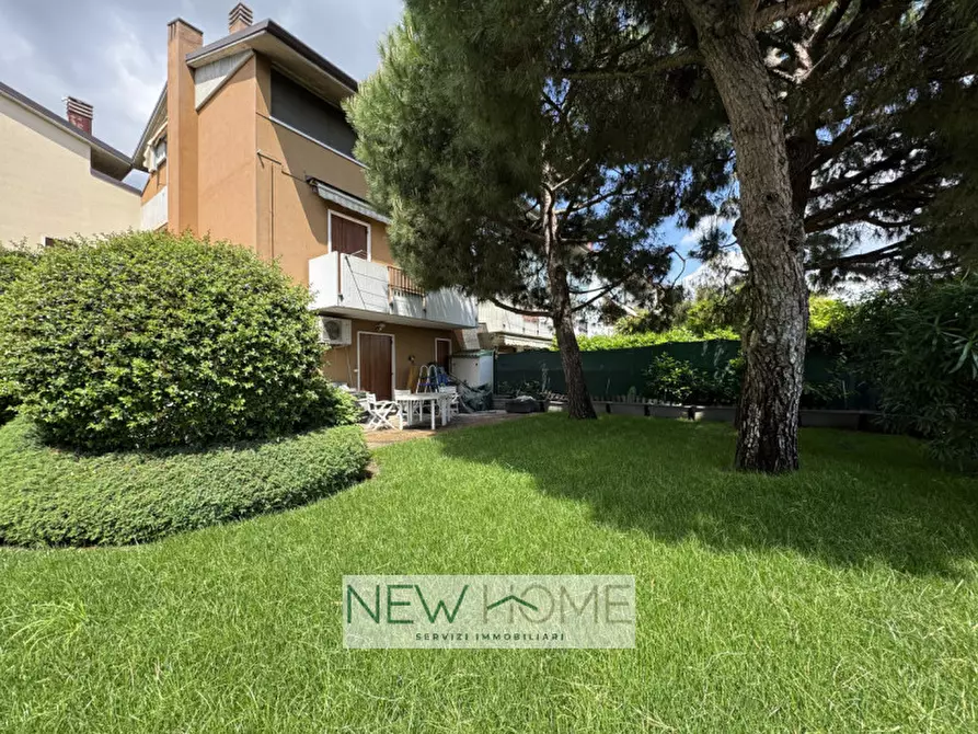 Immagine 2 di Villa in vendita  in Via Taddea da Carrara 2 a Verona