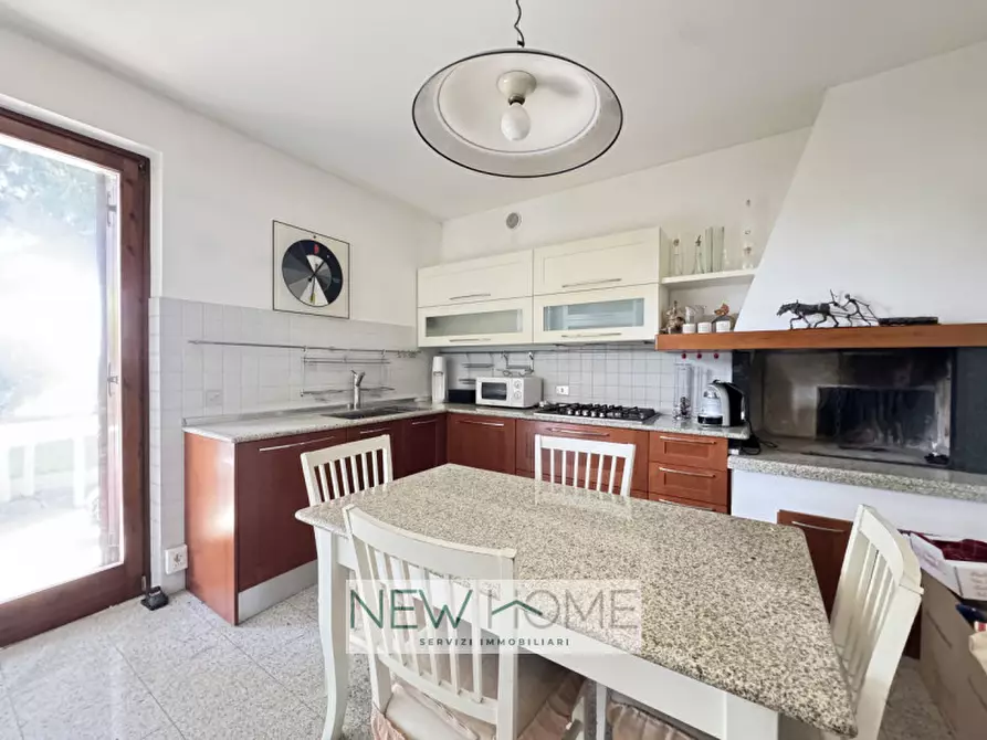 Immagine 3 di Villa in vendita  in Via Taddea da Carrara 2 a Verona