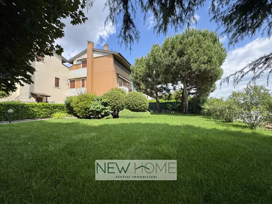 Immagine 3 di Villa in vendita  in Via Taddea da Carrara 2 a Verona