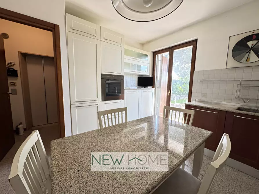 Immagine 5 di Villa in vendita  in Via Taddea da Carrara 2 a Verona