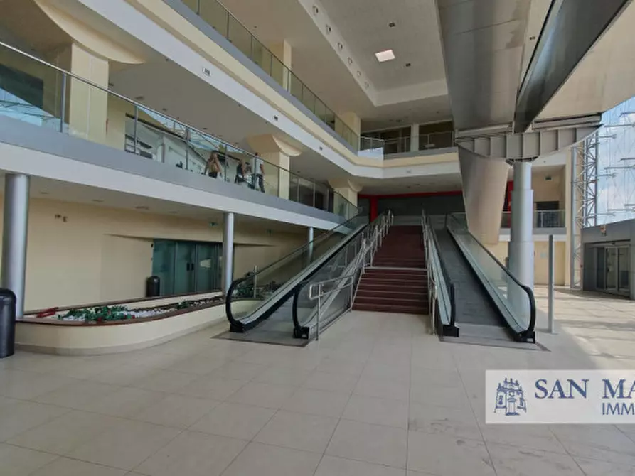 Immagine 5 di Attività commerciale in affitto  in via prasecco a Pordenone