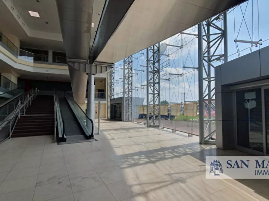 Immagine 6 di Attività commerciale in affitto  in via prasecco a Pordenone