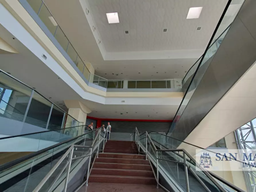 Immagine 9 di Attività commerciale in affitto  in via prasecco a Pordenone