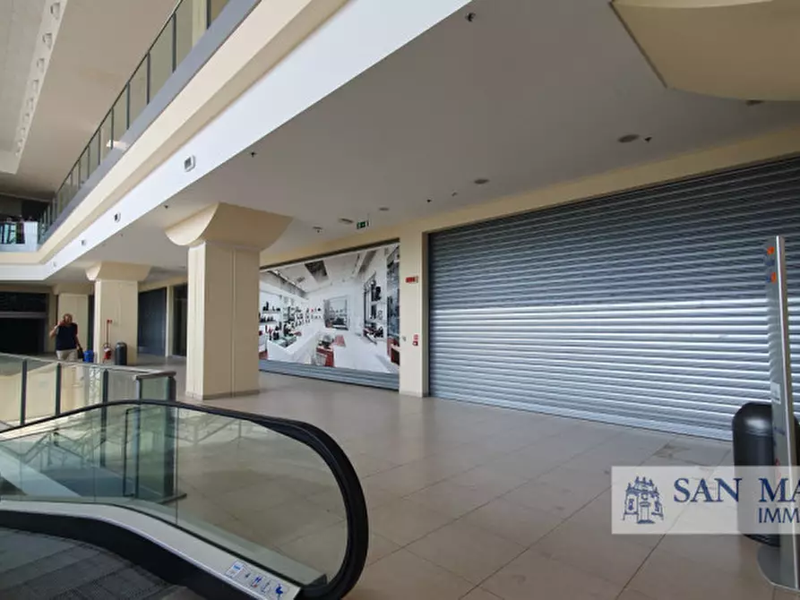 Immagine 10 di Attività commerciale in affitto  in via prasecco a Pordenone