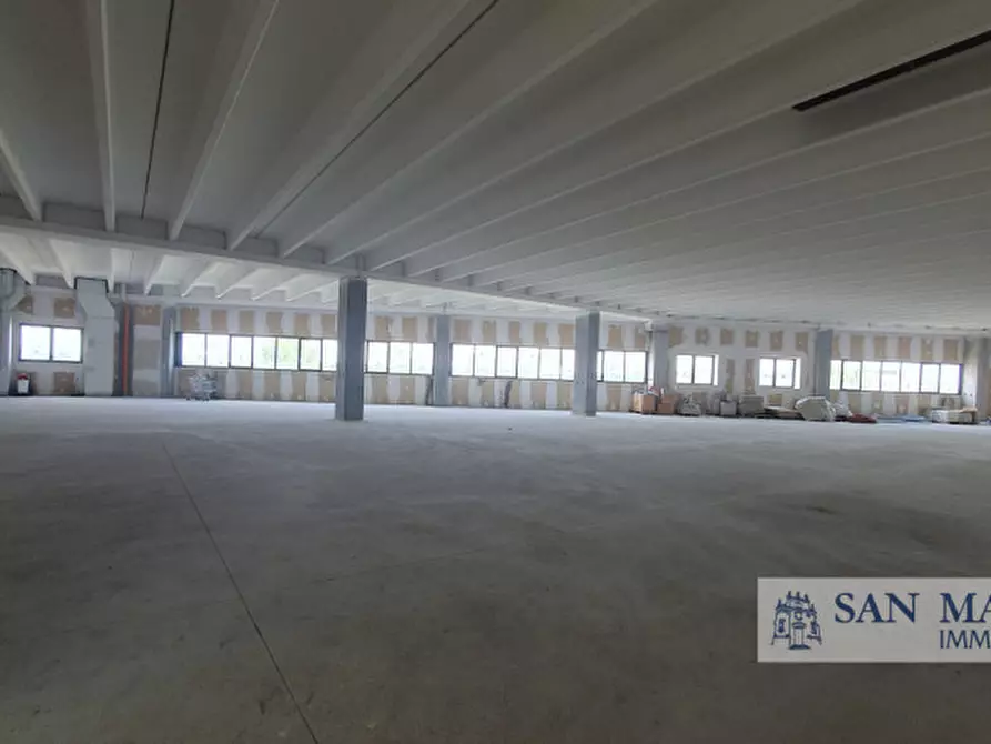 Immagine 17 di Attività commerciale in affitto  in via prasecco a Pordenone