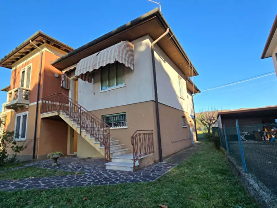 Immagine 1 di Casa bifamiliare in vendita  in Via Schiavonesca Nuova 13 a Volpago Del Montello