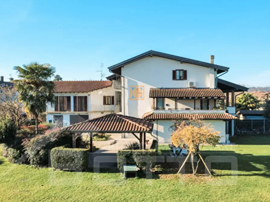 Immagine 1 di Casa trifamiliare in vendita  in Via Stazione n.16 a Marano Ticino