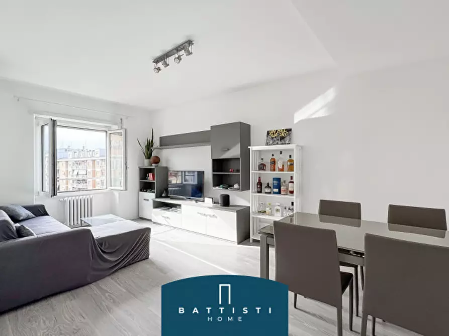 Immagine 2 di Appartamento in vendita  in Via Luigi Biolchini a Roma