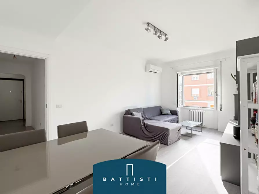Immagine 3 di Appartamento in vendita  in Via Luigi Biolchini a Roma