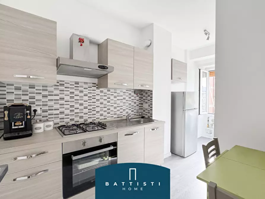 Immagine 5 di Appartamento in vendita  in Via Luigi Biolchini a Roma