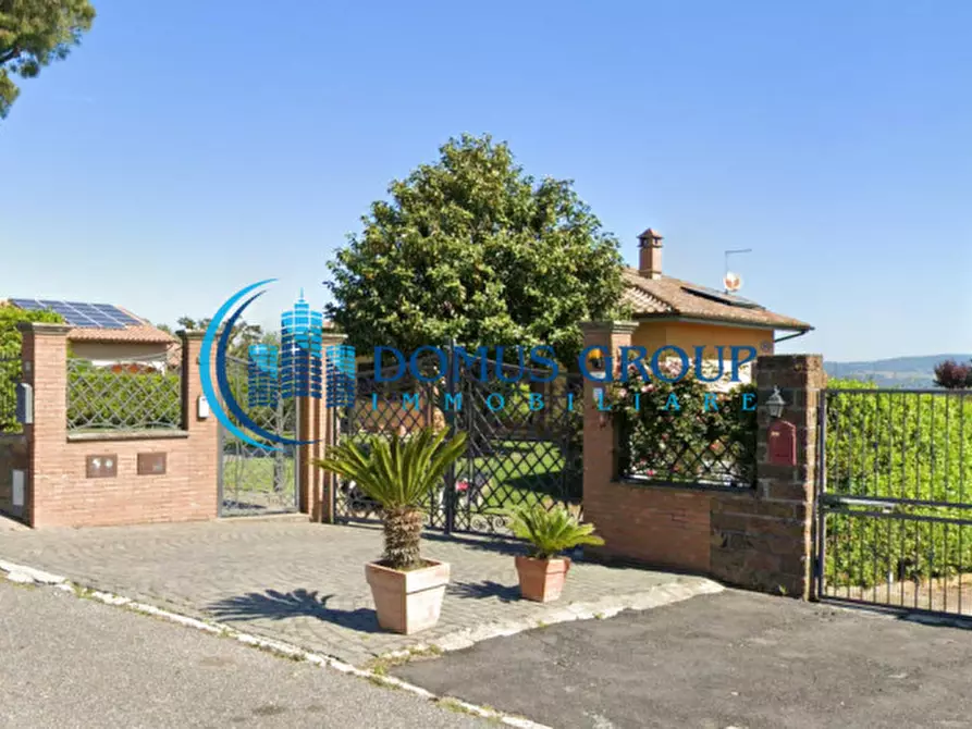 Immagine 1 di Villa in vendita  in Via San Celso a Bracciano