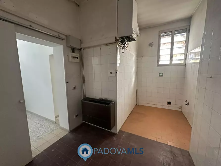 Immagine 5 di Negozio in vendita  in via Fornaci, 221 a Padova