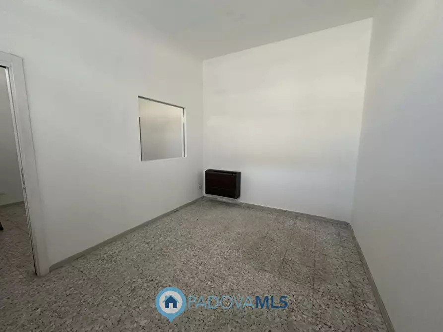 Immagine 10 di Negozio in vendita  in via Fornaci, 221 a Padova