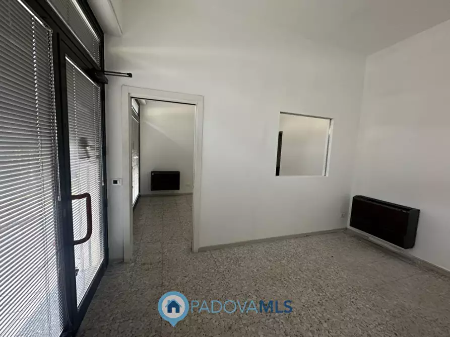 Immagine 14 di Negozio in vendita  in via Fornaci, 221 a Padova