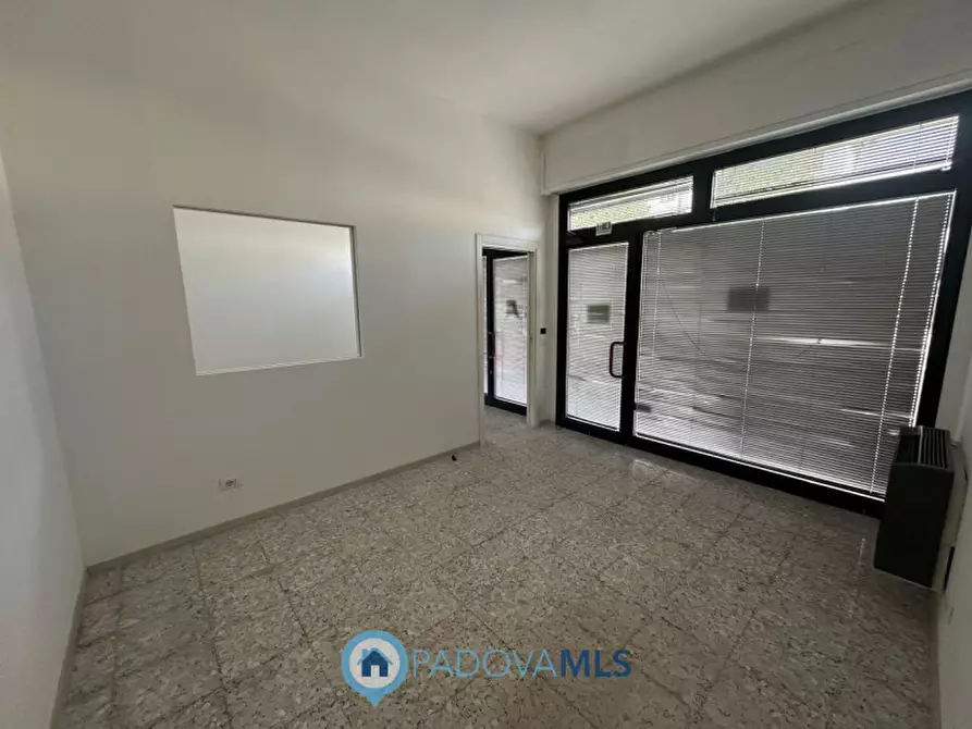 Immagine 18 di Negozio in vendita  in via Fornaci, 221 a Padova