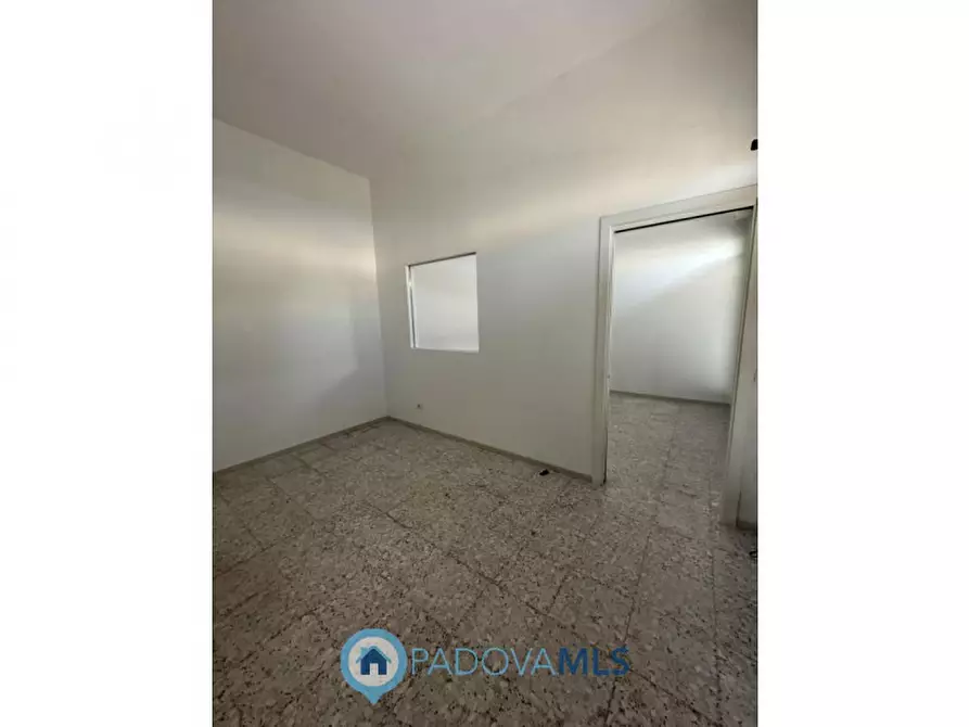 Immagine 22 di Negozio in vendita  in via Fornaci, 221 a Padova