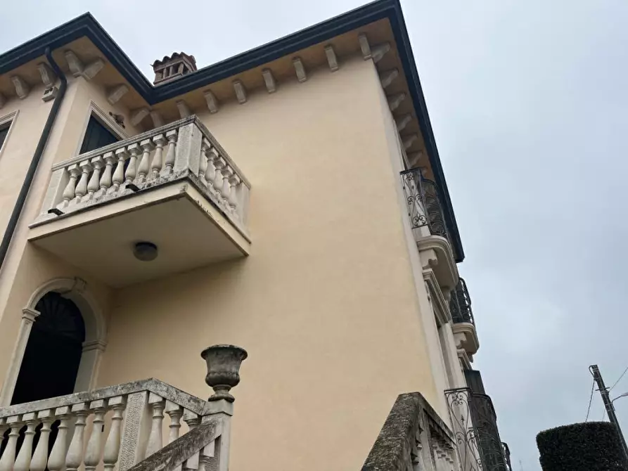 Immagine 1 di Villa in vendita  a Padova