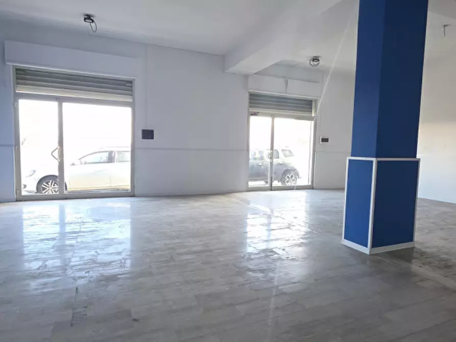 Immagine 4 di Negozio in vendita  in Via Nino Bixio,48-49 a Milazzo