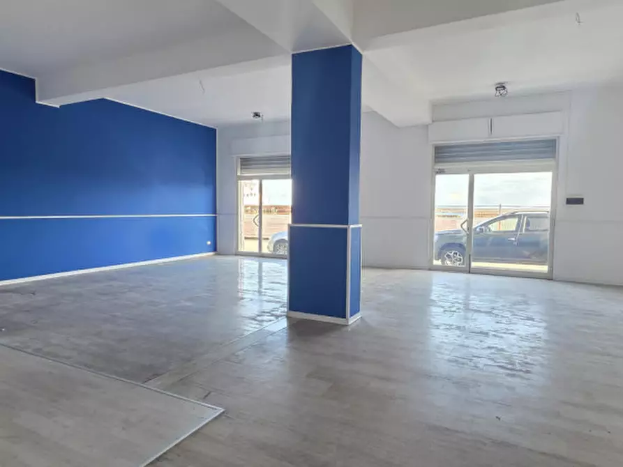 Immagine 5 di Negozio in vendita  in Via Nino Bixio,48-49 a Milazzo