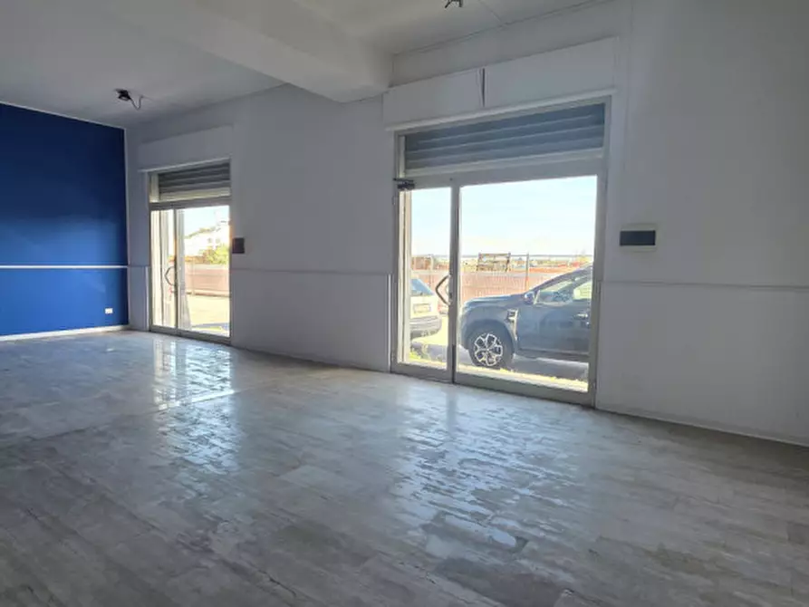 Immagine 6 di Negozio in vendita  in Via Nino Bixio,48-49 a Milazzo