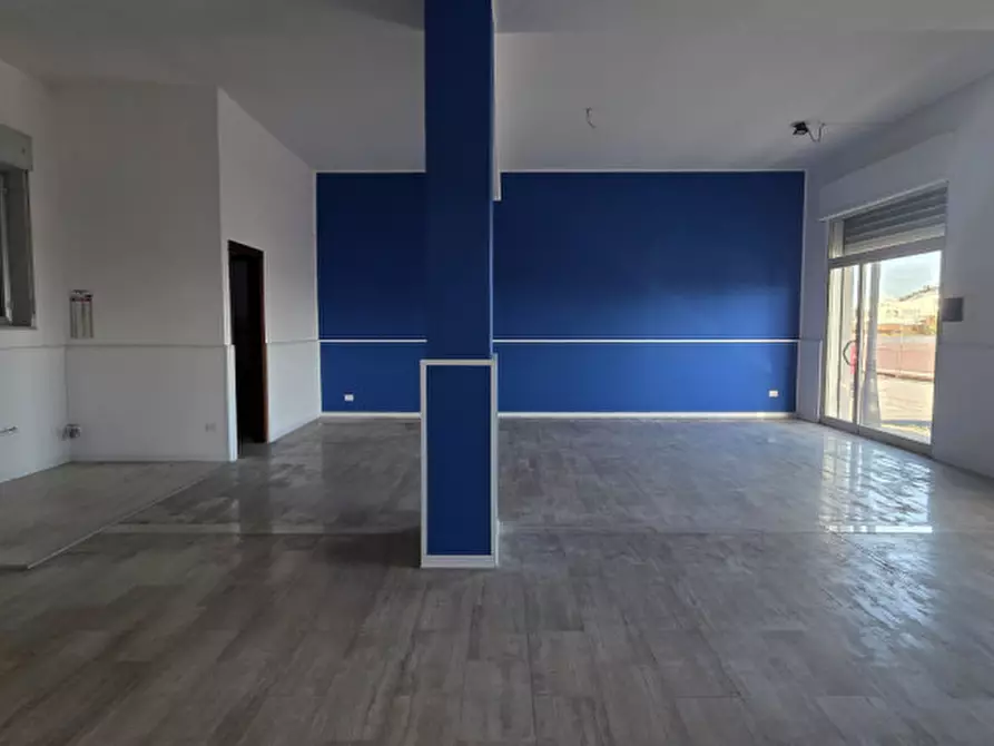 Immagine 7 di Negozio in vendita  in Via Nino Bixio,48-49 a Milazzo