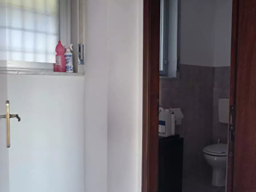 Immagine 13 di Negozio in vendita  in Via Nino Bixio,48-49 a Milazzo