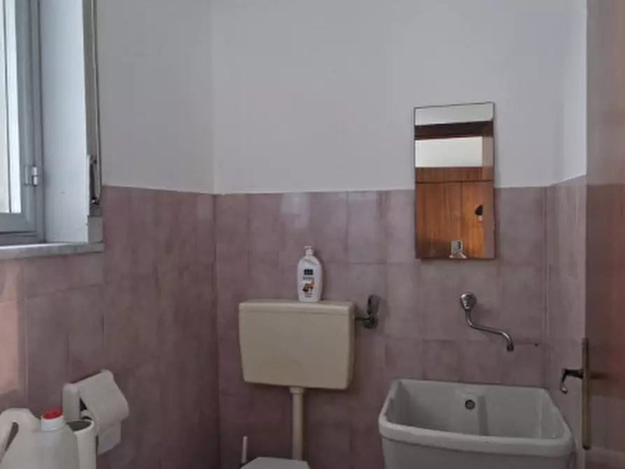 Immagine 14 di Negozio in vendita  in Via Nino Bixio,48-49 a Milazzo