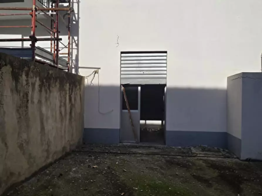 Immagine 15 di Negozio in vendita  in Via Nino Bixio,48-49 a Milazzo