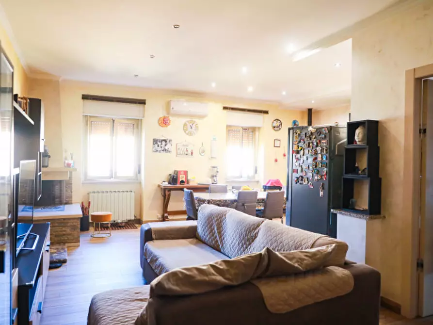 Immagine 1 di Appartamento in vendita  in Via Antonio Banfi a Roma