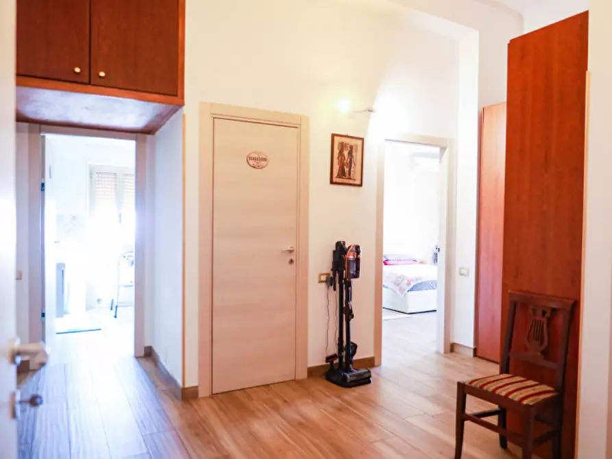 Immagine 6 di Appartamento in vendita  in Via Antonio Banfi a Roma