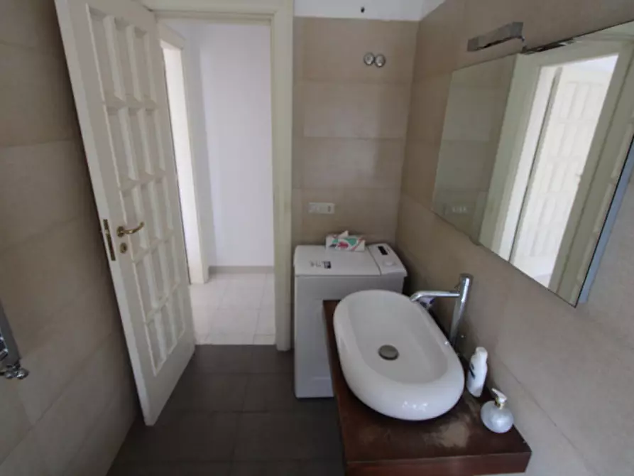 Immagine 13 di Appartamento in vendita  in Via Pietro Castelli 77 a Messina