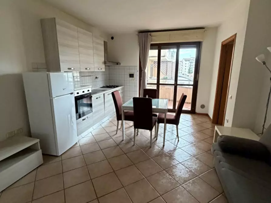 Immagine 4 di Appartamento in affitto  a Prato