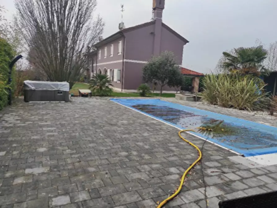 Immagine 3 di Villa in vendita  in Strada dei Maretti, 1 a Breda Di Piave
