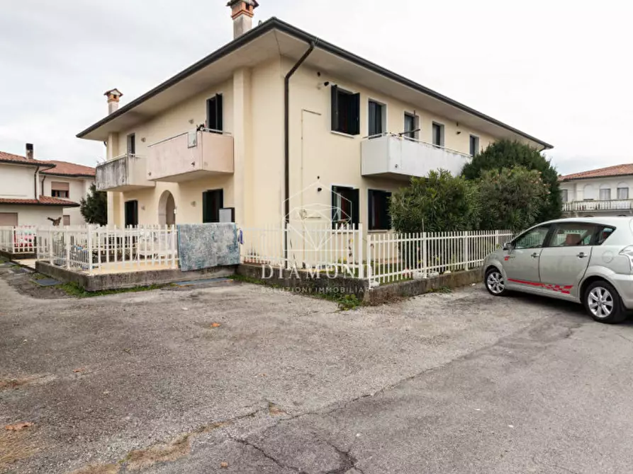 Immagine 1 di Palazzo in vendita  in Via Asolana a Fonte