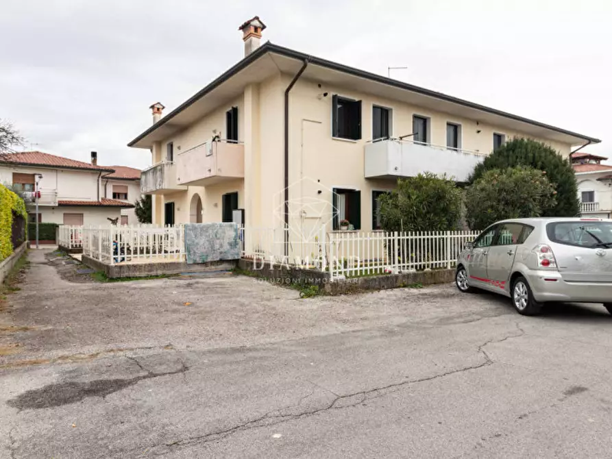 Immagine 2 di Palazzo in vendita  in Via Asolana a Fonte